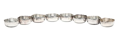 Lot A SET OF EIGHT MAPPIN AND WEBB SILVER PLATED FINGER BOWLS
