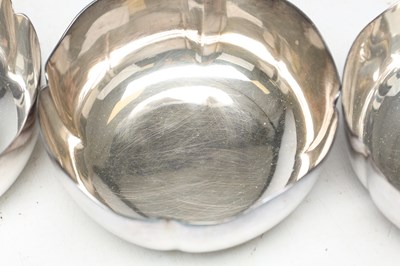 Lot A SET OF EIGHT MAPPIN AND WEBB SILVER PLATED FINGER BOWLS