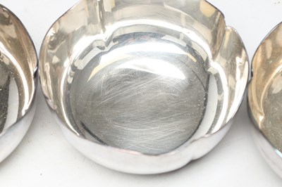Lot A SET OF EIGHT MAPPIN AND WEBB SILVER PLATED FINGER BOWLS
