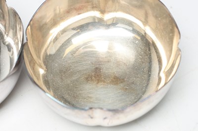 Lot A SET OF EIGHT MAPPIN AND WEBB SILVER PLATED FINGER BOWLS
