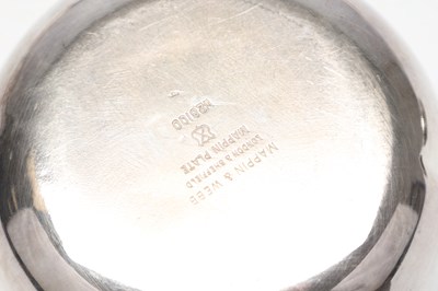 Lot A SET OF EIGHT MAPPIN AND WEBB SILVER PLATED FINGER BOWLS