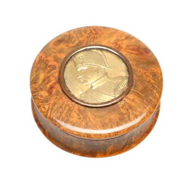 Lot AN EARLY 19TH CENTURY FRENCH BURR WOOD SNUFF BOX WITH GILT METAL NAPOLEONIC MEDALLION
