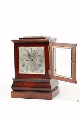 Lot SIMMONS, STOKE NEWINGTON A REGENCY FIGURED MAHOGANY DOUBLE FUSEE FOUR-GLASS BRACKET CLOCK