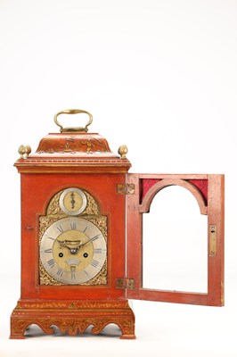 Lot STEPHEN RIMBAULT, LONDON. A MID 18TH CENTURY SCARLET LACQUER CHINOISERIE VERGE BRACKET CLOCK