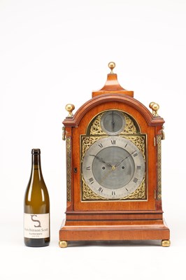 Lot EARDLEY NORTON, LONDON. A GEORGE III MAHOGANY VERGE BRACKET CLOCK