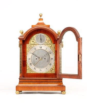 Lot EARDLEY NORTON, LONDON. A GEORGE III MAHOGANY VERGE BRACKET CLOCK