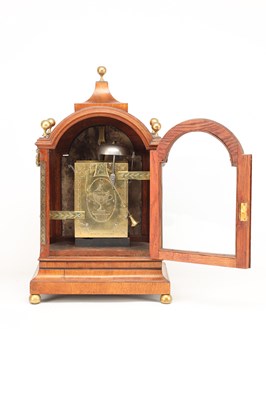 Lot EARDLEY NORTON, LONDON. A GEORGE III MAHOGANY VERGE BRACKET CLOCK