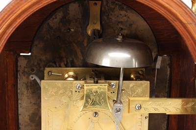 Lot EARDLEY NORTON, LONDON. A GEORGE III MAHOGANY VERGE BRACKET CLOCK