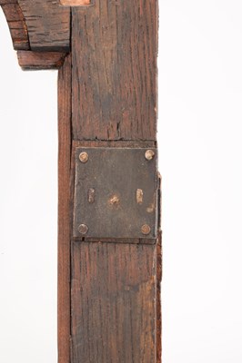 Lot HENRY MOZE, LONDON. A MID 18TH CENTURY SCARLET LACQUER CHINOISERIE QUARTER CHIMING BRACKET CLOCK