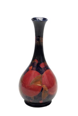 Lot AN EARLY 20TH CENTURY MOORCROFT POMEGRANATE PATTERN VASE