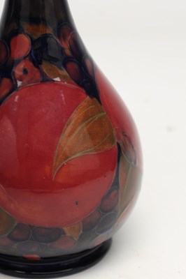 Lot AN EARLY 20TH CENTURY MOORCROFT POMEGRANATE PATTERN VASE