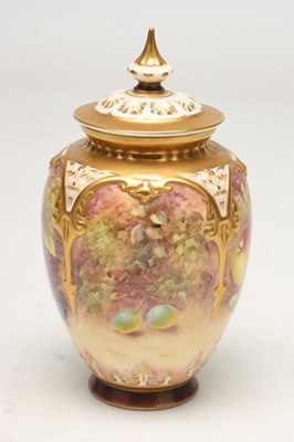 Lot A 20TH CENTURY ROYAL WORCESTER PORCELAIN FRUIT PAINTED POT POURRI VASE AND COVER BY MICHAEL MORRIS