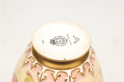 Lot A 20TH CENTURY ROYAL WORCESTER PORCELAIN FRUIT PAINTED POT POURRI VASE AND COVER BY MICHAEL MORRIS