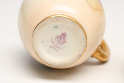 Lot A COLLECTION OF EARLY 20TH CENTURY ROYAL WORCESTER PORCELAIN ROSE SHAPE PIECES