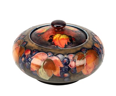 Lot AN EARLY 20TH CENTURY MOORCROFT POTTERY LIDDED DISH