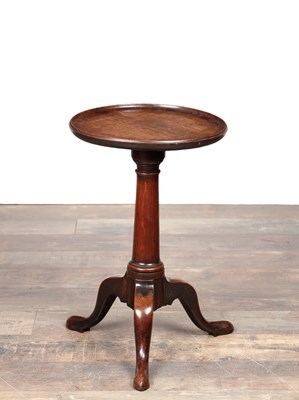 Lot A GEORGE II MAHOGANY KETTLE STAND