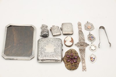 Lot A COLLECTION OF SILVER ITEMS AND COSTUME JEWELLERY