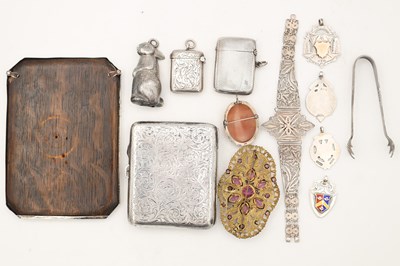 Lot A COLLECTION OF SILVER ITEMS AND COSTUME JEWELLERY