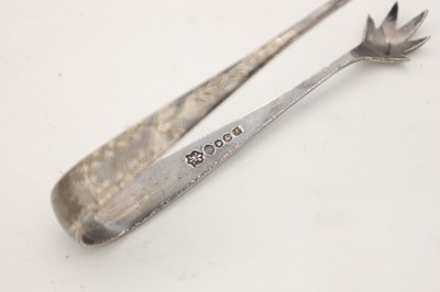 Lot A COLLECTION OF SILVER ITEMS AND COSTUME JEWELLERY