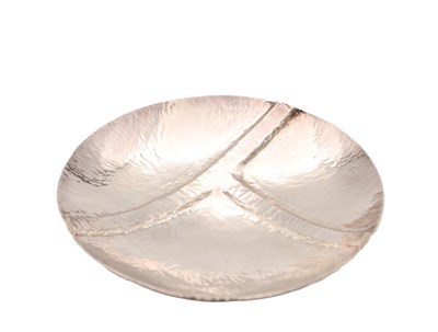 Lot A CONTEMPORARY ENGLISH SILVER TEXTURED DISH BY PHIL JORDAN