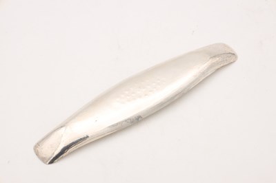 Lot A MID 20TH CENTURY ENGLISH SILVER TRAY