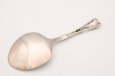 Lot AN EARLY 20TH CENTURY DANISH SILVER SERVING SLICE BY GEORG JENSEN NO. 72