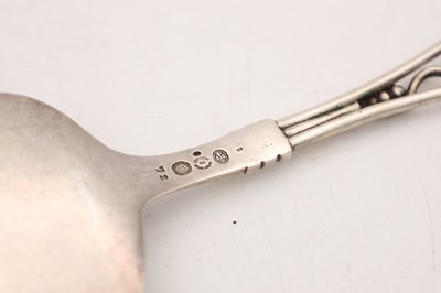 Lot AN EARLY 20TH CENTURY DANISH SILVER SERVING SLICE BY GEORG JENSEN NO. 72
