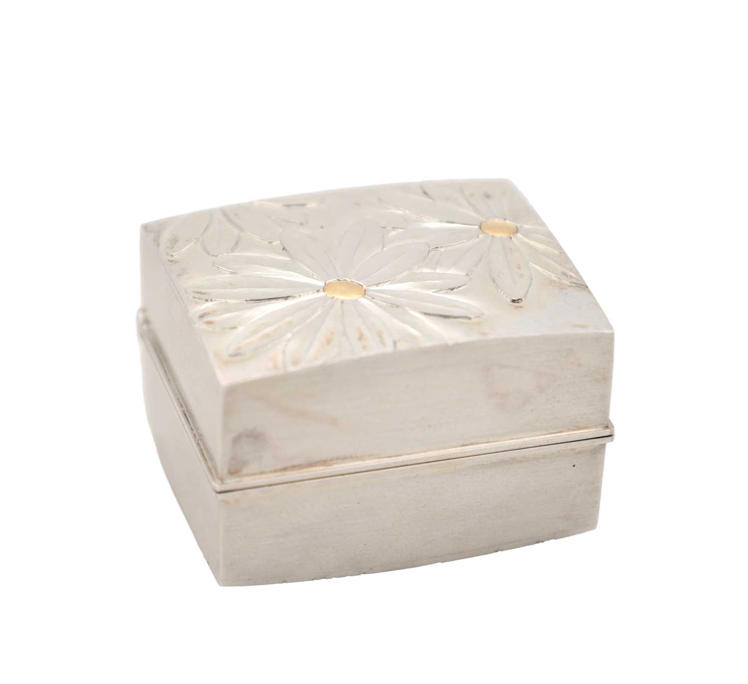 Lot ANGUS MCFADYEN A CONTEMPORARY SILVER AND 18CT GOLD INLAID BOX