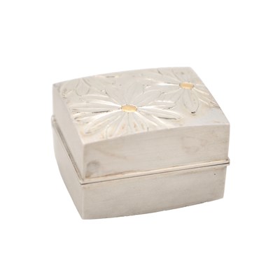 Lot ANGUS MCFADYEN A CONTEMPORARY SILVER AND 18CT GOLD INLAID BOX