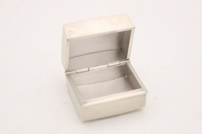 Lot ANGUS MCFADYEN A CONTEMPORARY SILVER AND 18CT GOLD INLAID BOX