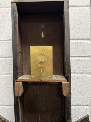 Lot 87 - JOHN SIMPSON, READING. AN IMPRESSIVE 18TH CENTURY EIGHT-DAY WEIGHT-DRIVEN JAPANNED TAVERN CLOCK