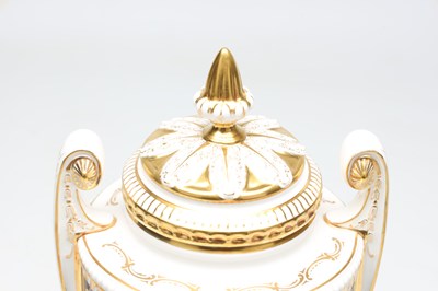Lot A ROYAL WORCESTER PORCELAIN LIDDED VASE FROM THE NELSON COLLECTION DEPICTING LADY HAMILTON