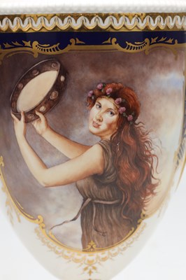 Lot A ROYAL WORCESTER PORCELAIN LIDDED VASE FROM THE NELSON COLLECTION DEPICTING LADY HAMILTON