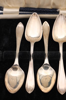 Lot A CASED SET OF FIVE 20TH CENTURY ENGLISH SILVER TEASPOONS
