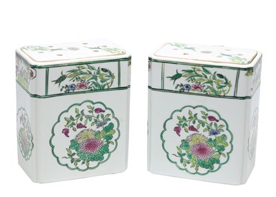 Lot A PAIR OF CHINESE REPUBLIC PORCELAIN VASES