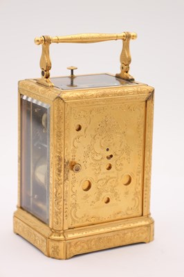 Lot 138 - PAUL GARNIER. A MID 19TH CENTURY FRENCH ENGRAVED GILT BRASS REPEATING CARRIAGE CLOCK