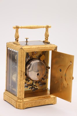 Lot 138 - PAUL GARNIER. A MID 19TH CENTURY FRENCH ENGRAVED GILT BRASS REPEATING CARRIAGE CLOCK