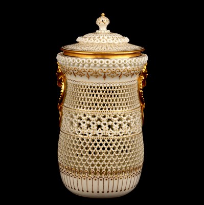 Lot A FINE EARLY 20TH CENTURY ROYAL WORCESTER RETICULATED POT POURRI VASE AND COVER BY GEORGE OWEN