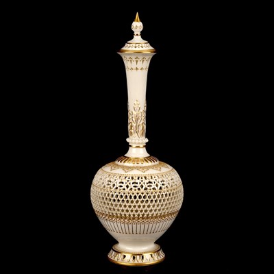 Lot A FINE EARLY 20TH CENTURY ROYAL WORCESTER RETICULATED LIDDED CABINET VASE BY GEORGE OWEN