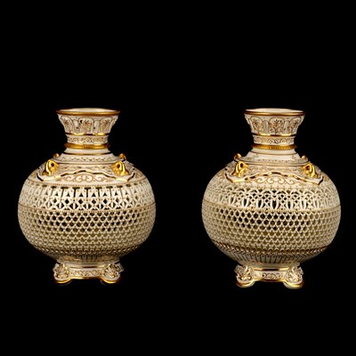 Lot A FINE PAIR OF EARLY 20TH CENTURY ROYAL WORCESTER RETICULATED CABINET VASES BY GEORGE OWEN