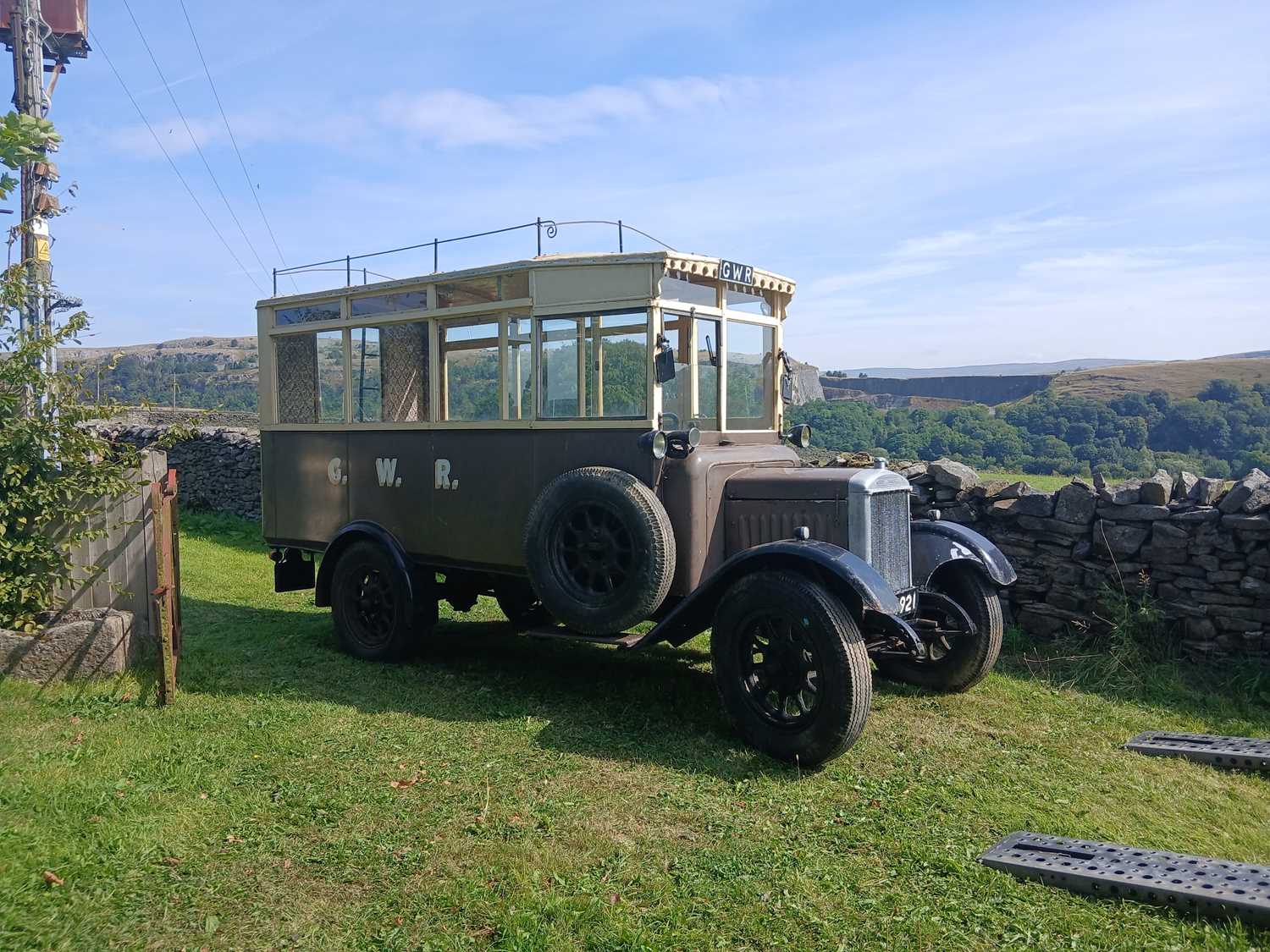 Lot 1373 - A RARE 1926 MORRIS MODEL T MINIBUS