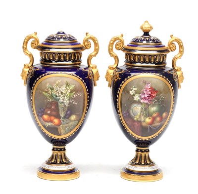 Lot WILLIAM HAWKINS. A FINE PAIR OF EARLY 20TH CENTURY ROYAL WORCESTER LIDDED CABINET VASES