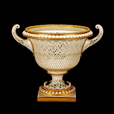 Lot GEORGE OWEN AN EARLY 20TH CENTURY ROYAL WORCESTER RETICULATED POT POURRI