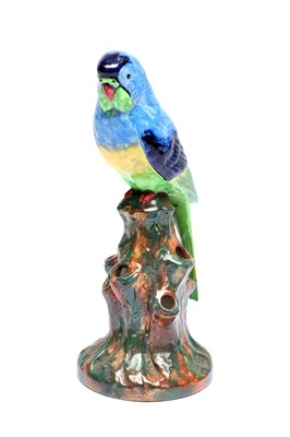 Lot AN EARLY 20TH CENTURY ROYAL WORCESTER PORCELAIN MODEL OF A PARROT