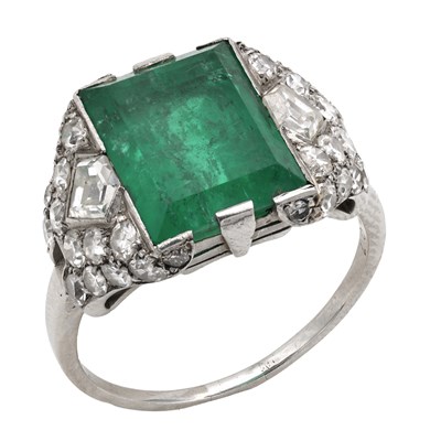 Lot A FRENCH ART DECO EMERALD AND DIAMOND 18CT WHITE GOLD RING