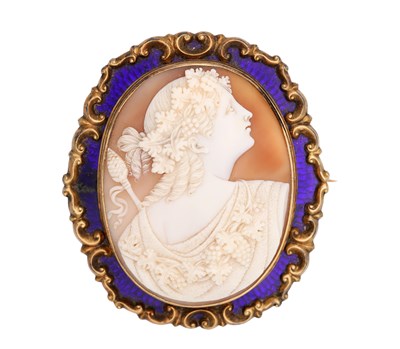 Lot A LARGE VICTORIAN 14CT GOLD CAMEO BROOCH