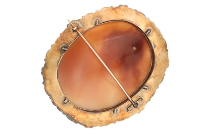 Lot A LARGE VICTORIAN 14CT GOLD CAMEO BROOCH