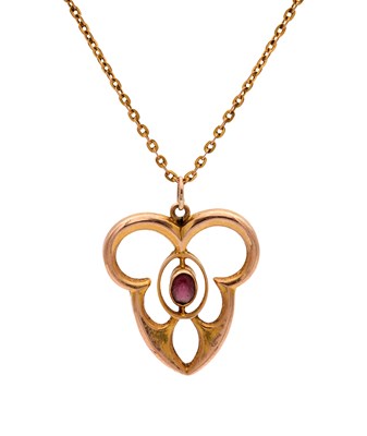 Lot AN ART NOUVEAU STYLE RUBY AND 9CT GOLD PENDANT NECKLACE