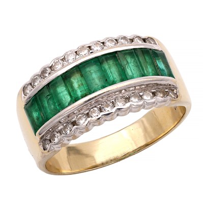 Lot AN EMERALD AND DIAMOND 18CT GOLD HALF ETERNITY RING