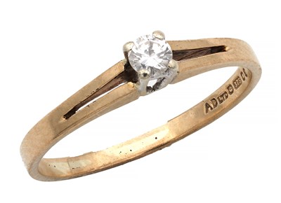 Lot A 9CT YELLOW GOLD AND DIAMOND SOLITAIRE RING